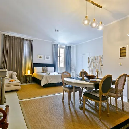 Liston Pied A Terre Apartment