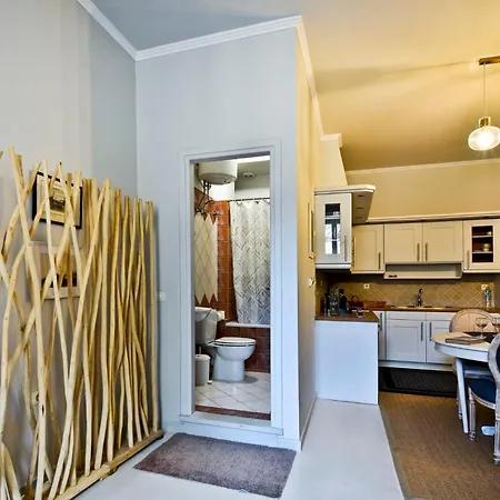 Liston Pied A Terre Apartment